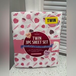 Envogue Twin 3PC Sheet Set with Pink and White Candy Design